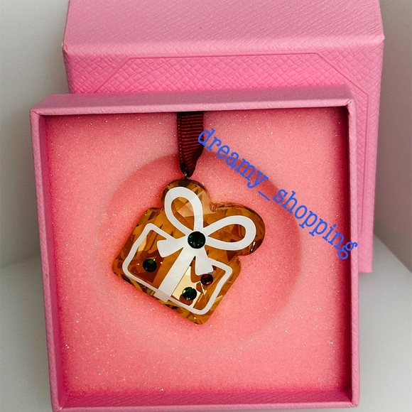 NIB Swarovski Holiday Cheers Gingerbread Gift Cookie Crystal Ornament #5656278 - Picture 2 of 10